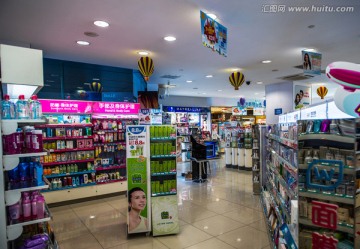 现代商业运营双翼 超市货架与办公设备销售策略探析